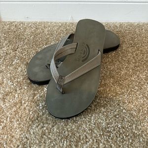 Rainbow Flip Flops - Grey - size 7